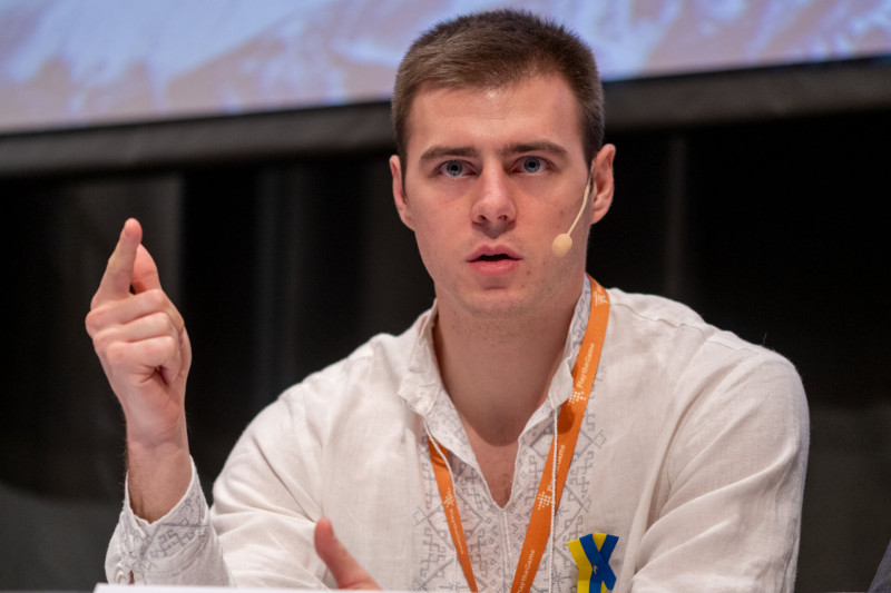 Byl diskvalifikován kvůli helmě s padlými sportovc... | FORUM 24